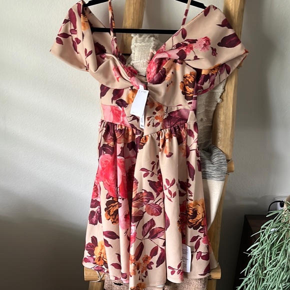 NWT - ASOS DESIGN - Cold Shoulder Floral Mini Dress - Picture 6 of 12
